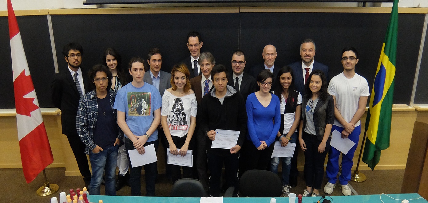 Group photo with representatives from UNESP-SAIFR, Perimeter Institute, and the Canadian Embassy in Brazil