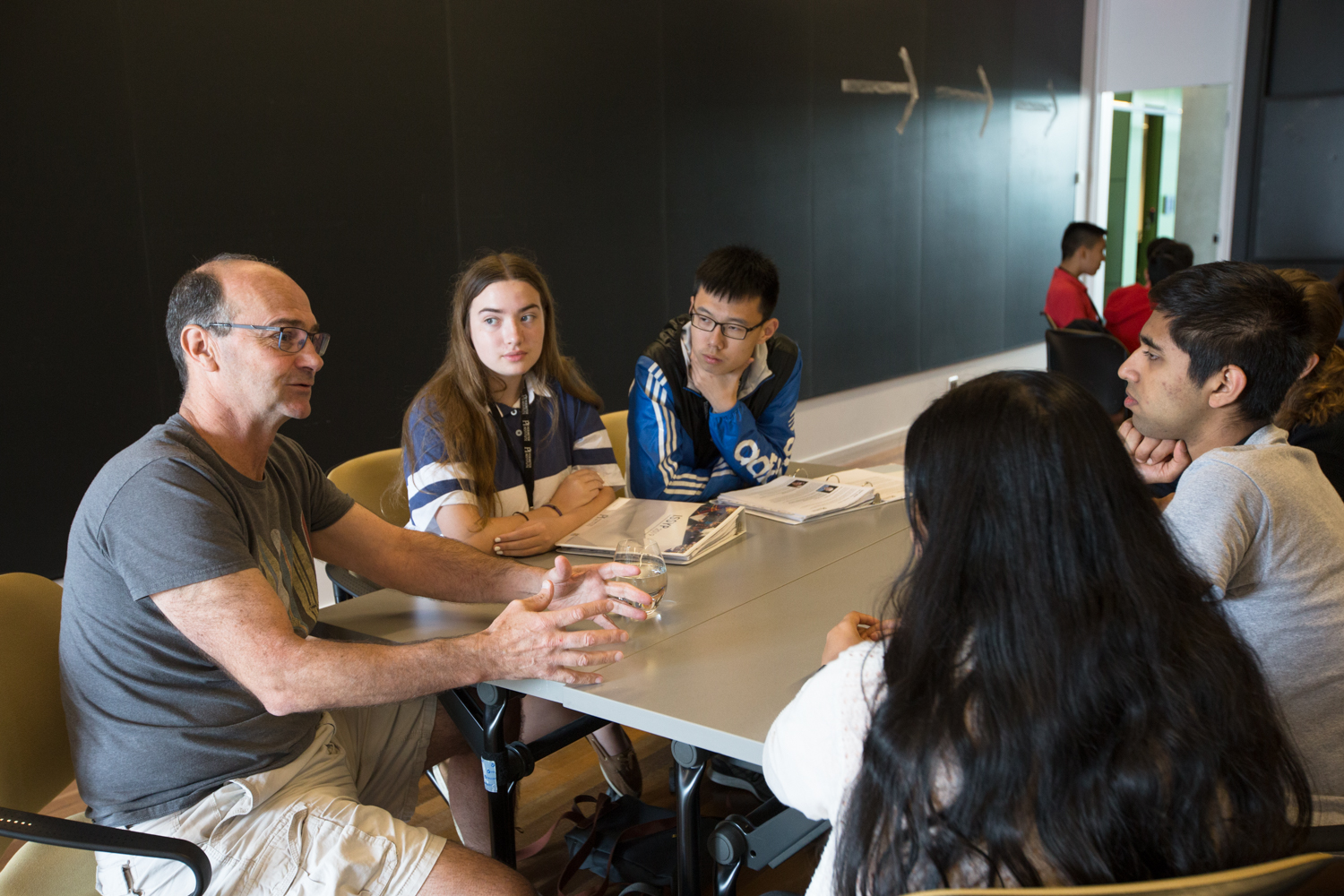 Rob Myers talking to a group of four ISSYP students