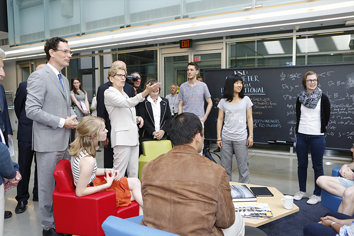 Ontaro Premier Kathleen Wynne meeting students from Perimeter Scholars International