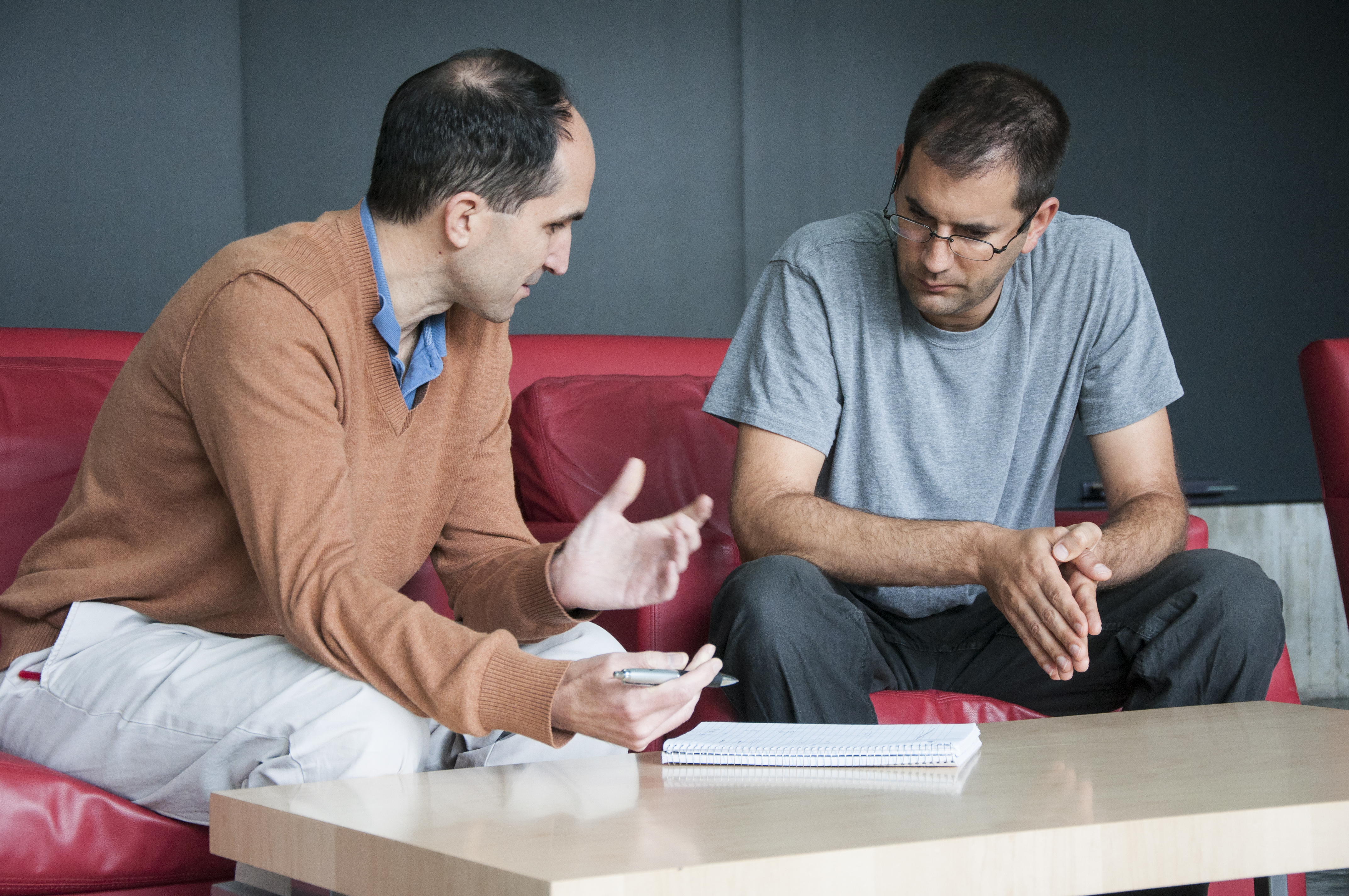 Juan Maldacena and Guifre Vidal talking at Perimeter Institute