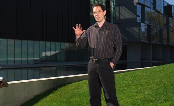 Pr. Neil Turok standing in front of Perimeter Institute