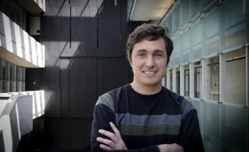 Portrait of Luis Lehner in PI's Atrium