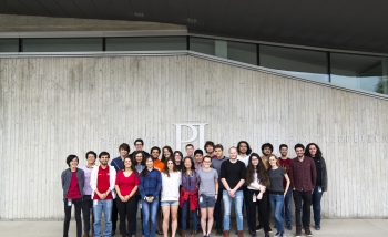 PSI class of 2018 in a group photo in front of PI building's facade